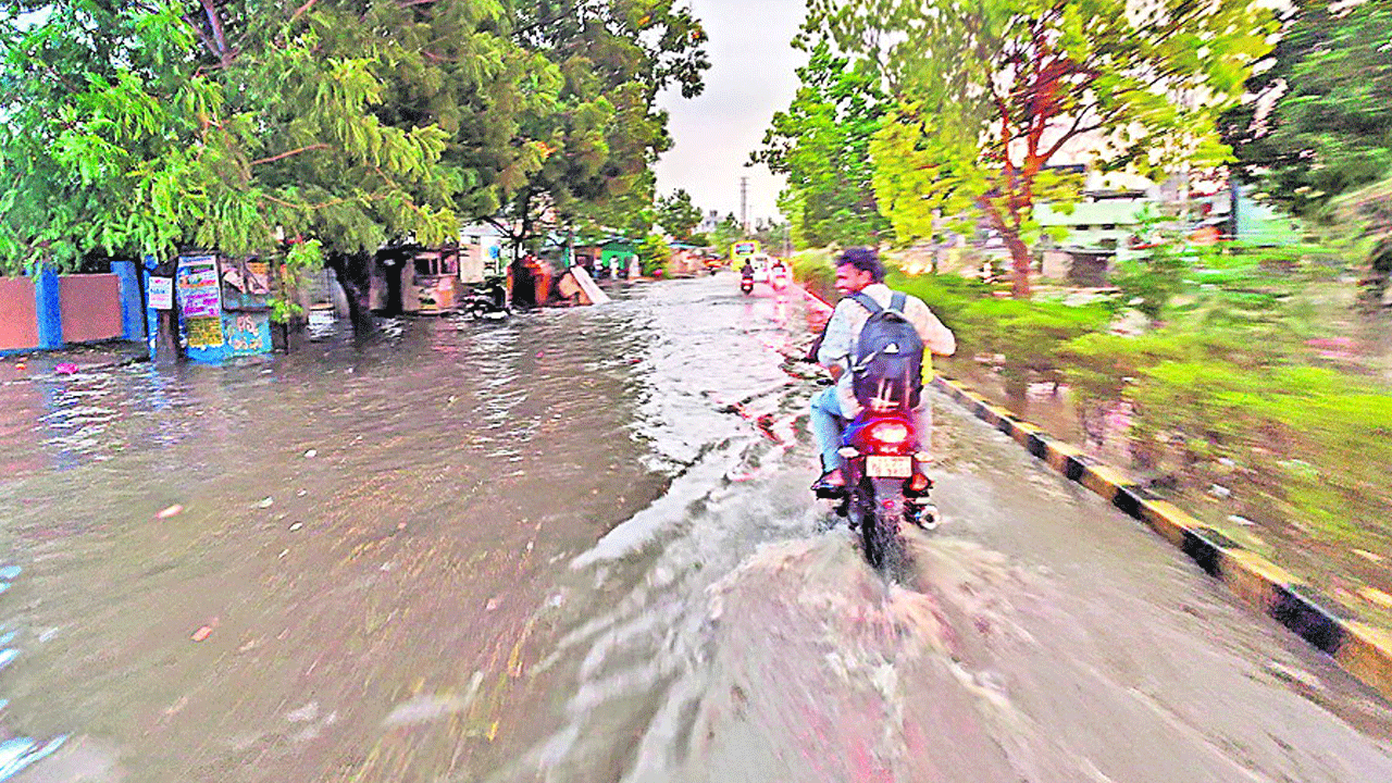 అకాల వర్షం ఆగమాగం