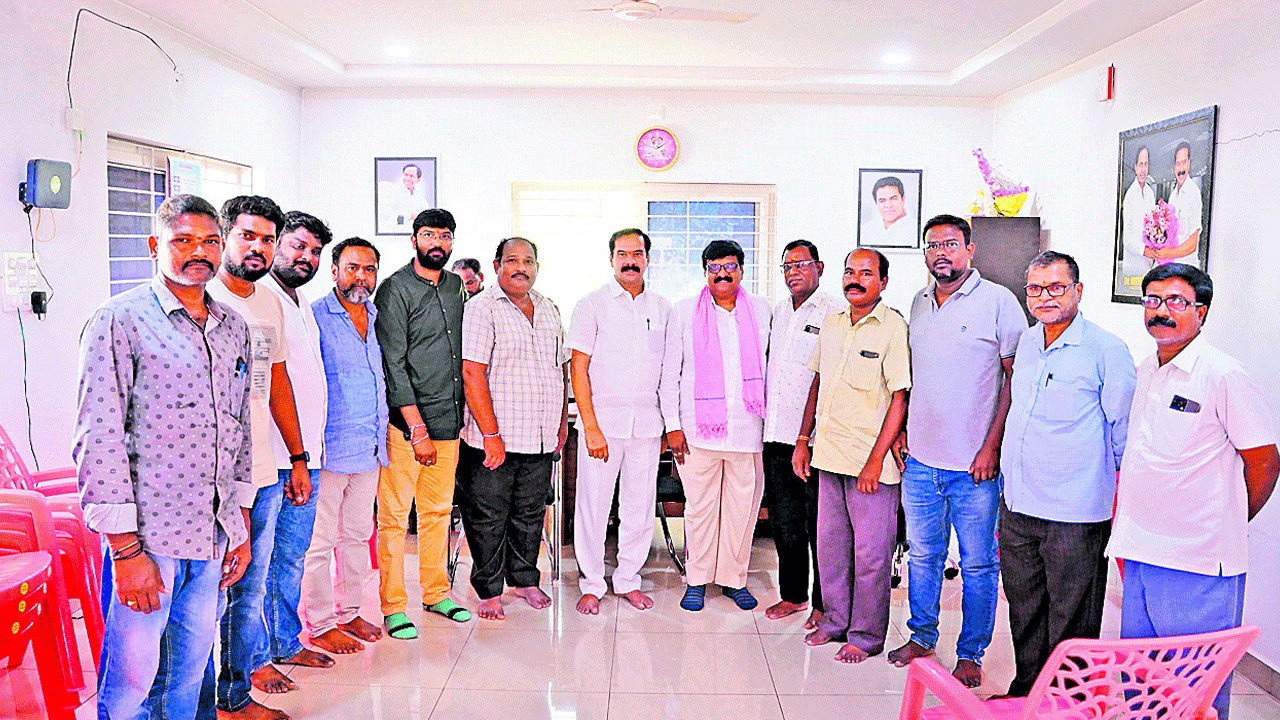 ఉద్యమస్ఫూర్తితో పనిచేయాలి