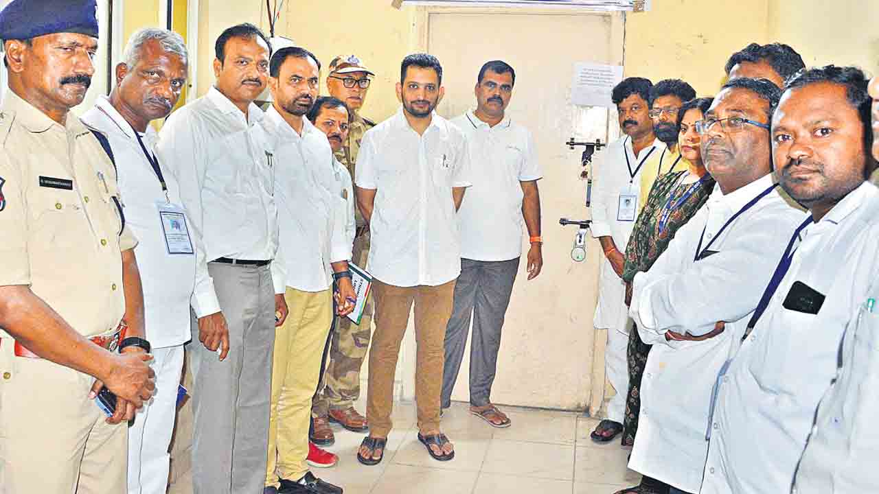 ఈవీఎంలు స్ట్రాంగ్‌ రూమ్‌లో భద్రం