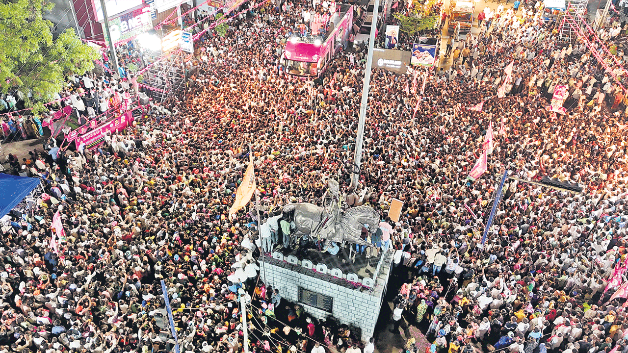 మెదక్‌ జిల్లా ఉండాల్నా.. పోవాల్నా