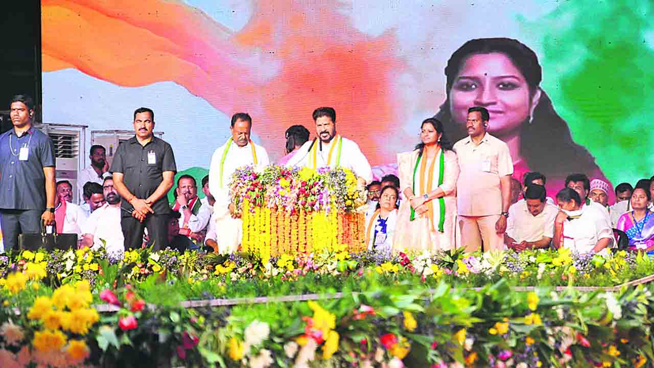 బీజేపీ వస్తే రిజర్వేషన్లు ఖతం