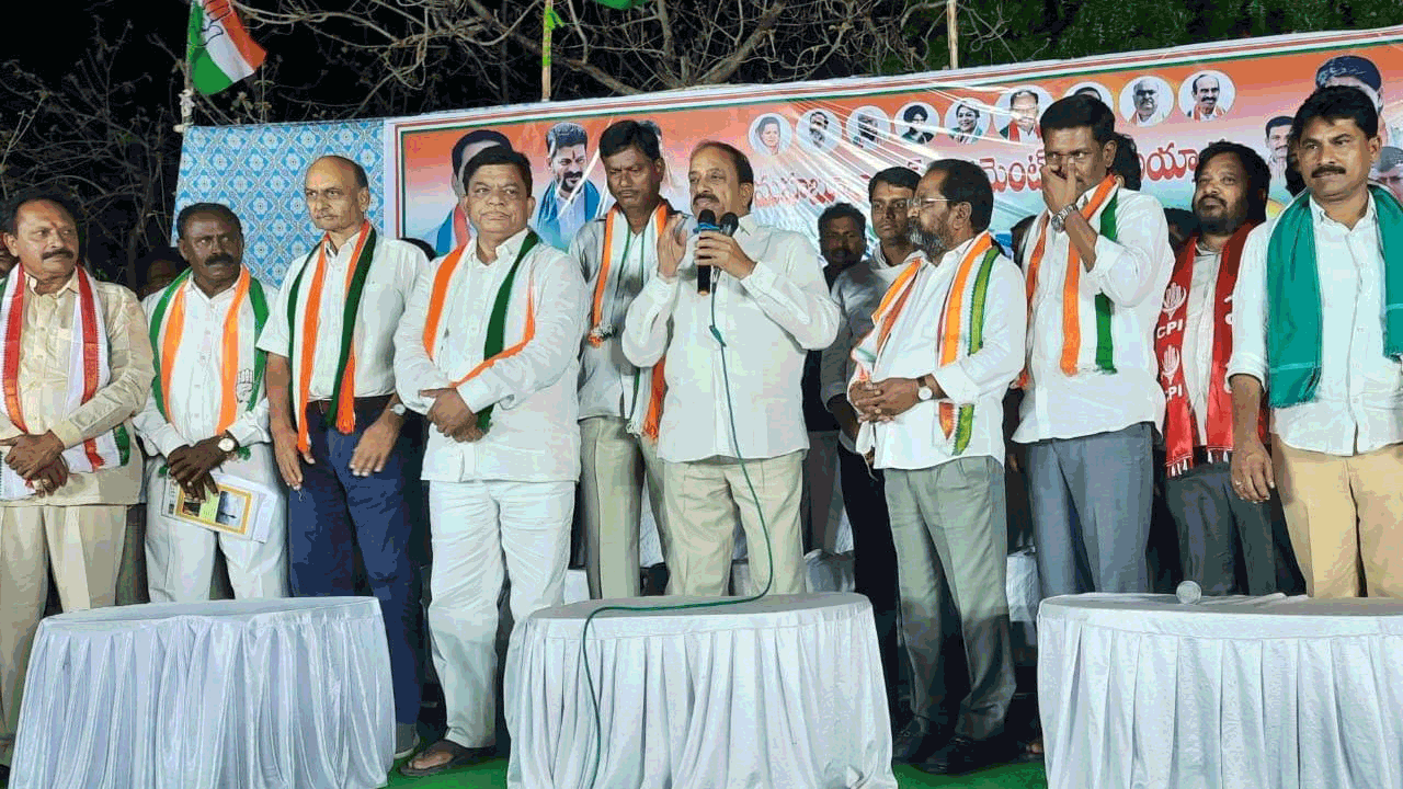 ఖాళీ కుర్చీలతో కాంగ్రెస్‌ సభ