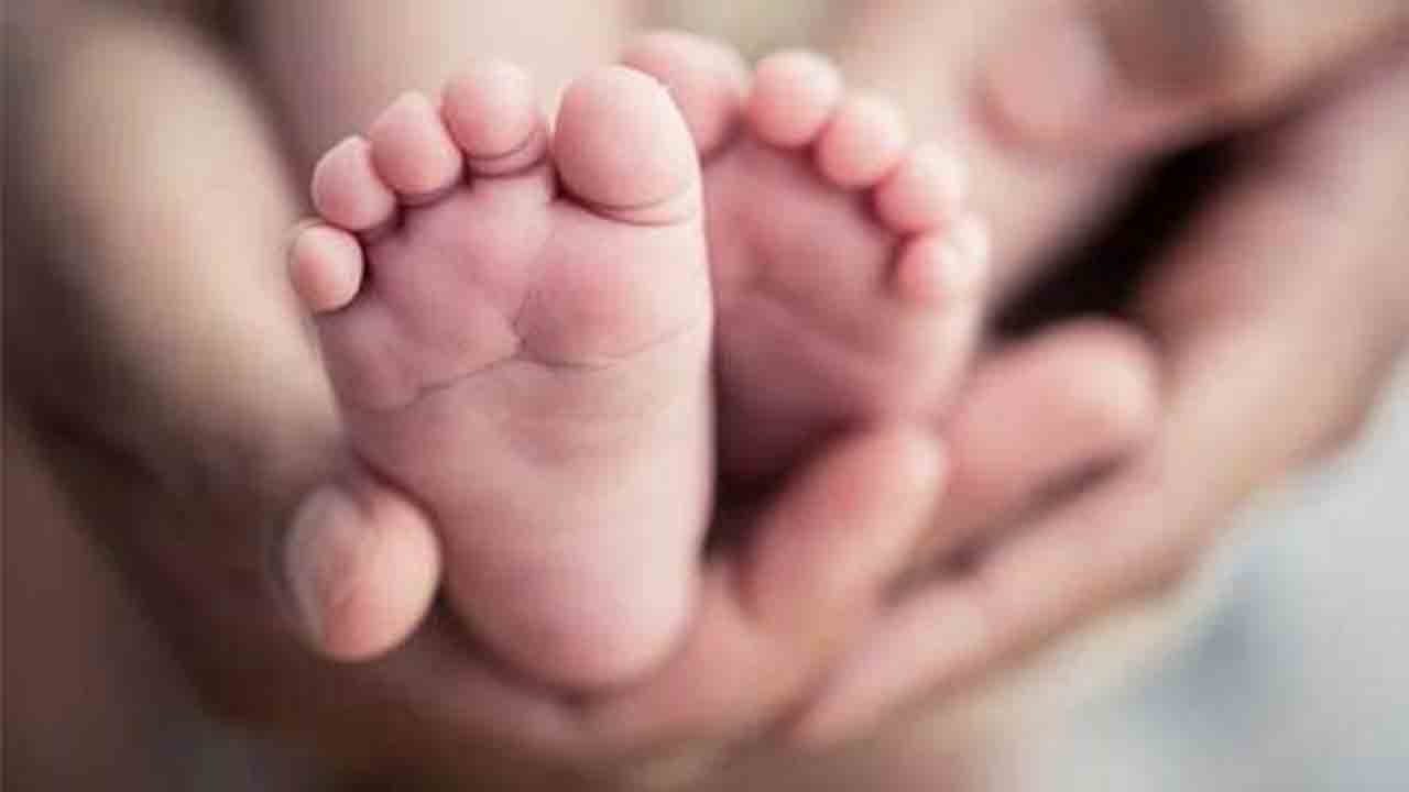 బొడ్డుతాడు జారి.. ప్రసవంలో శిశువు మృతి