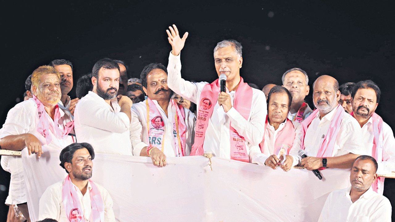 Harish Rao | రాహుల్‌.. రాంగ్‌ గాంధీ!.. హామీలు అమలు చేయకున్నా చేస్తున్నట్టు చెప్తుండు: హరీశ్‌రావు