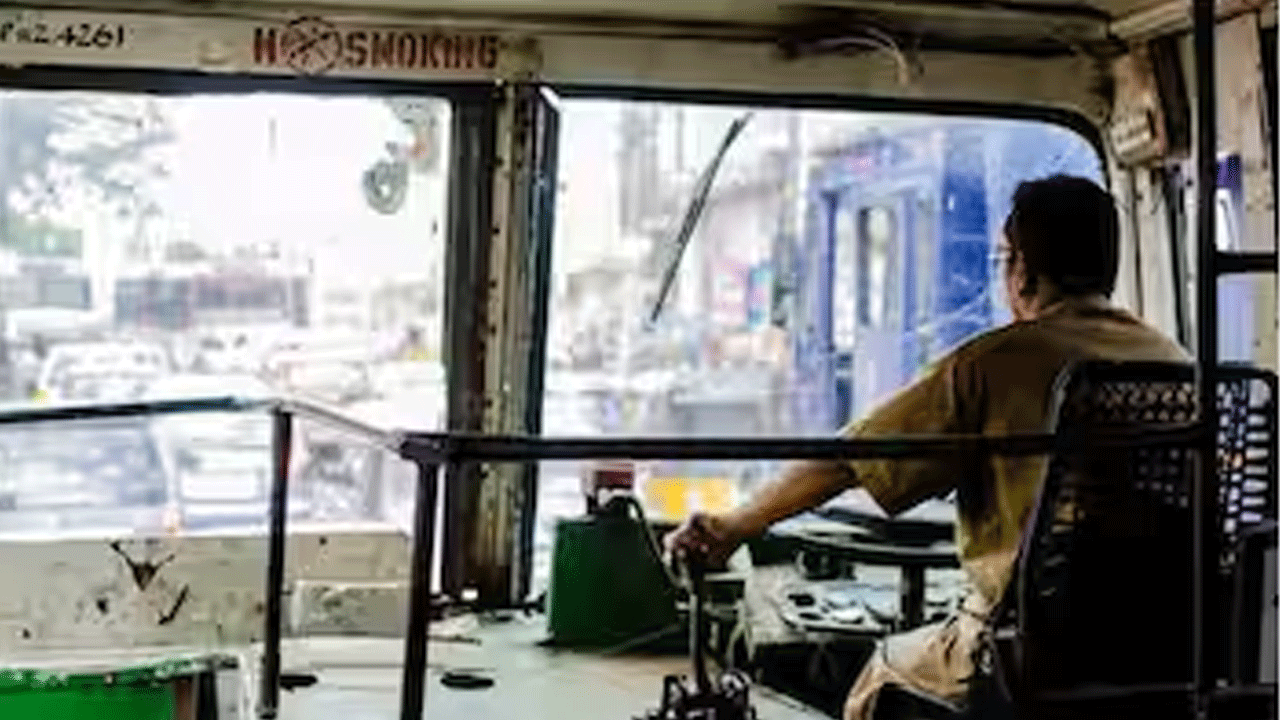 Free Bus For Women | ఓవర్‌లోడ్‌ అయిందని మహిళను బస్సు ఎక్కించుకోని డ్రైవర్‌