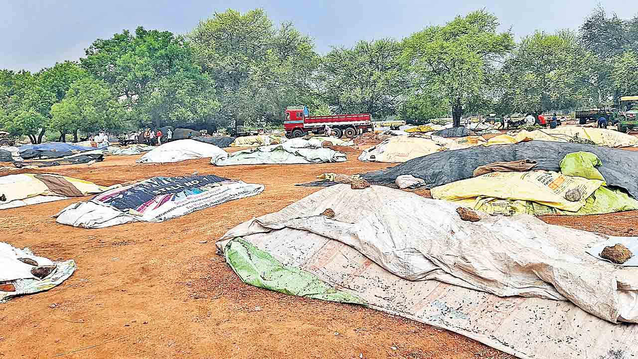 రైతుల కష్టం నీళ్లపాలు