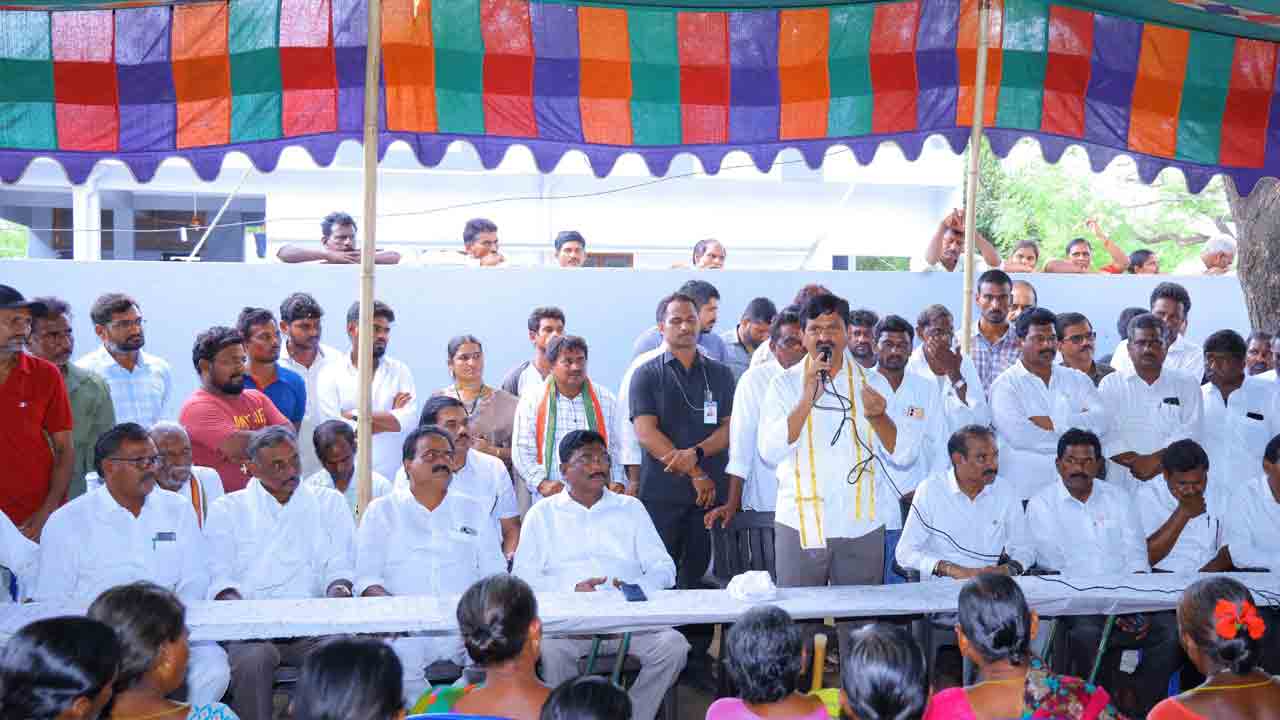 పేదలకు రేషన్‌ కార్డులు, ఇళ్లు ఇస్తాం