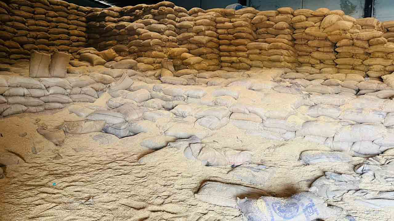 ధాన్యం జాడేదీ?