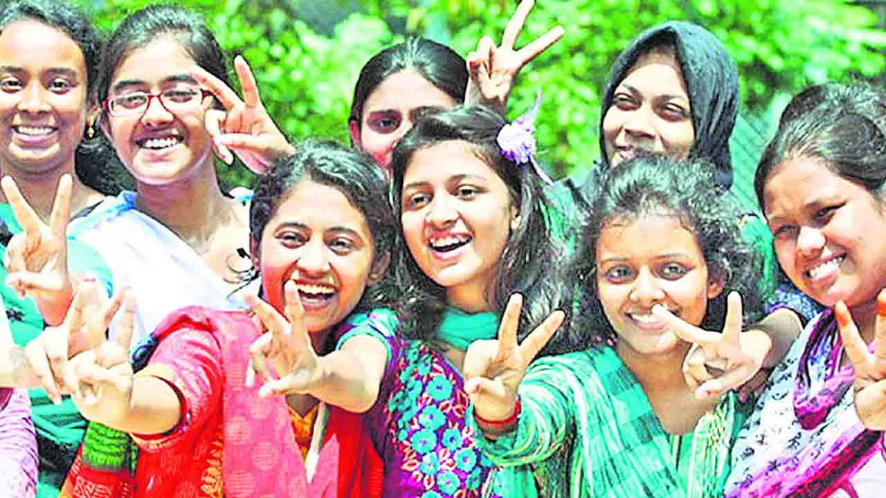 పది ఫలితాల్లో మెరిసిన జనగామ