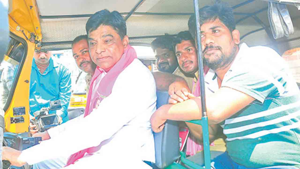 మీలో ఒకడిని.. నన్ను ఆశీర్వదించండి