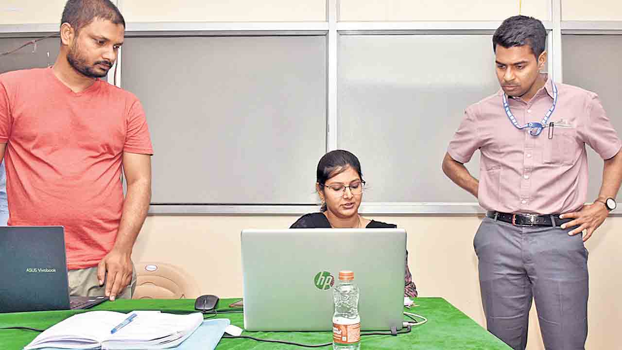 కౌంటింగ్‌కు ఏర్పాట్లు