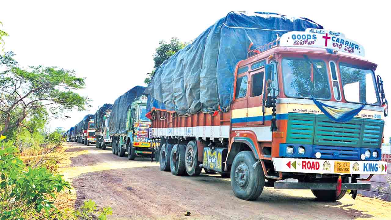 ఎక్కడి ధాన్యం అక్కడే..!