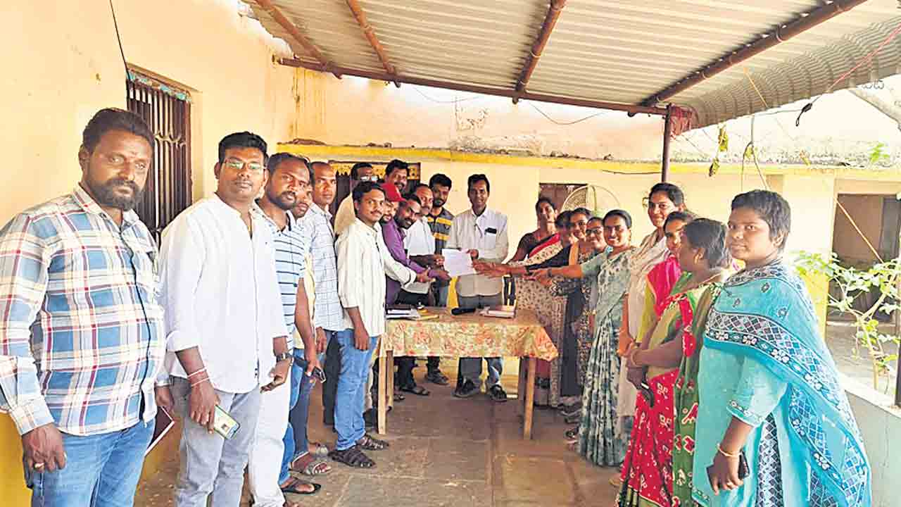 పంచాయతీలకు నిధులివ్వండి