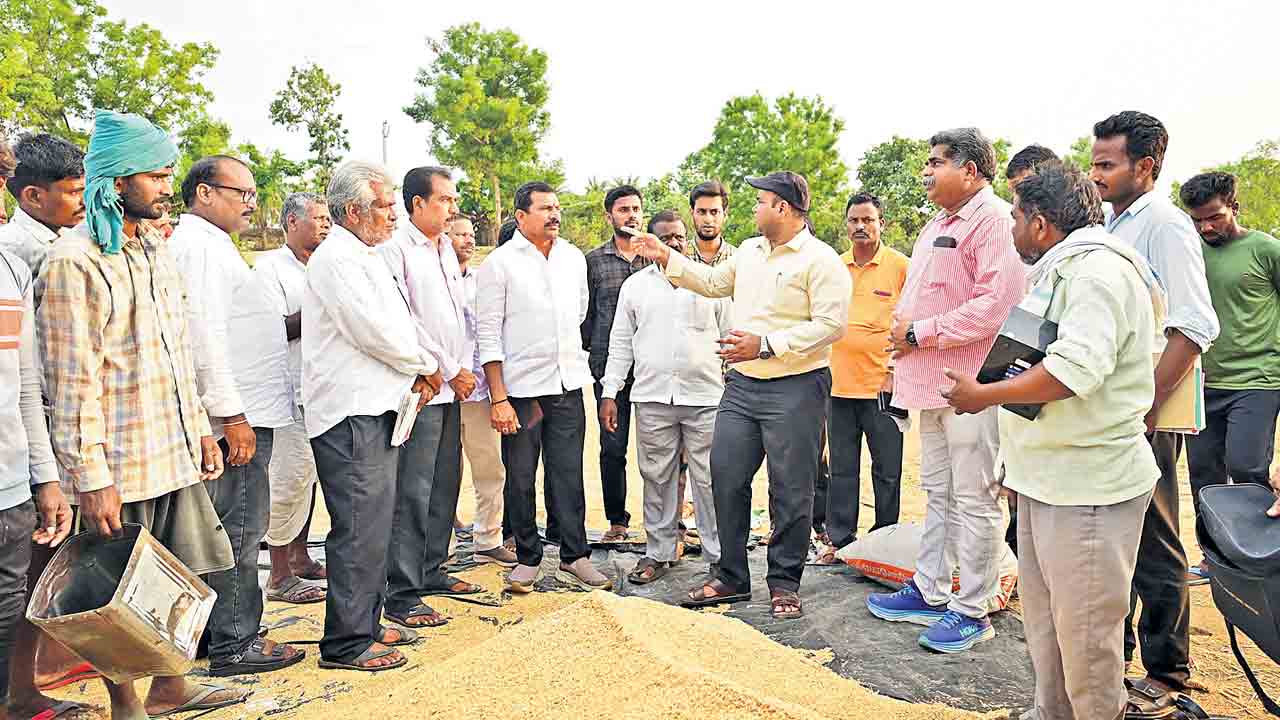 ధాన్యం సేకరణ పూర్తి చేయాలి