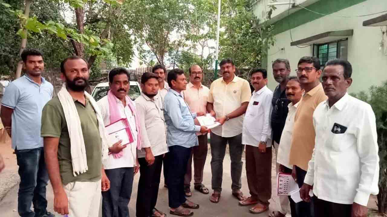 ప్రజల కష్టాలు తెలిసిన వ్యక్తి రాకేశ్‌రెడ్డి