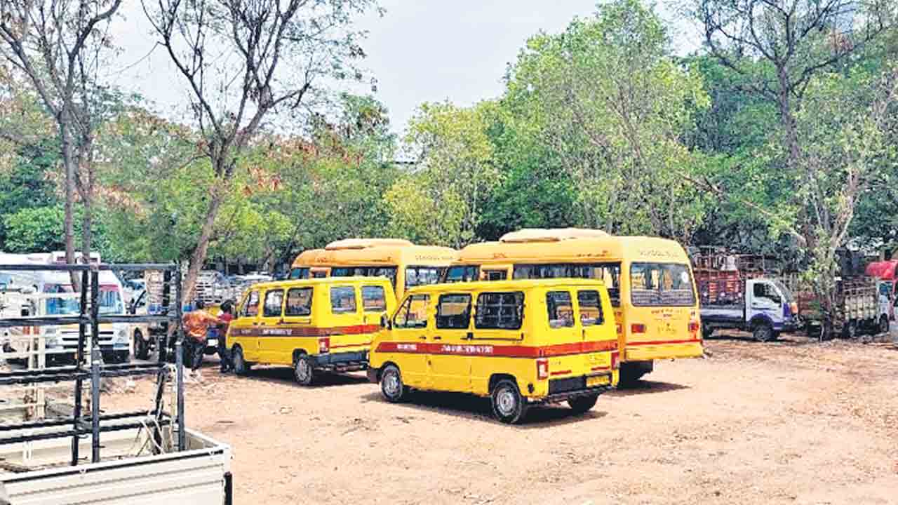 ఆ స్కూల్‌ బస్సులు అన్‌ఫిట్‌