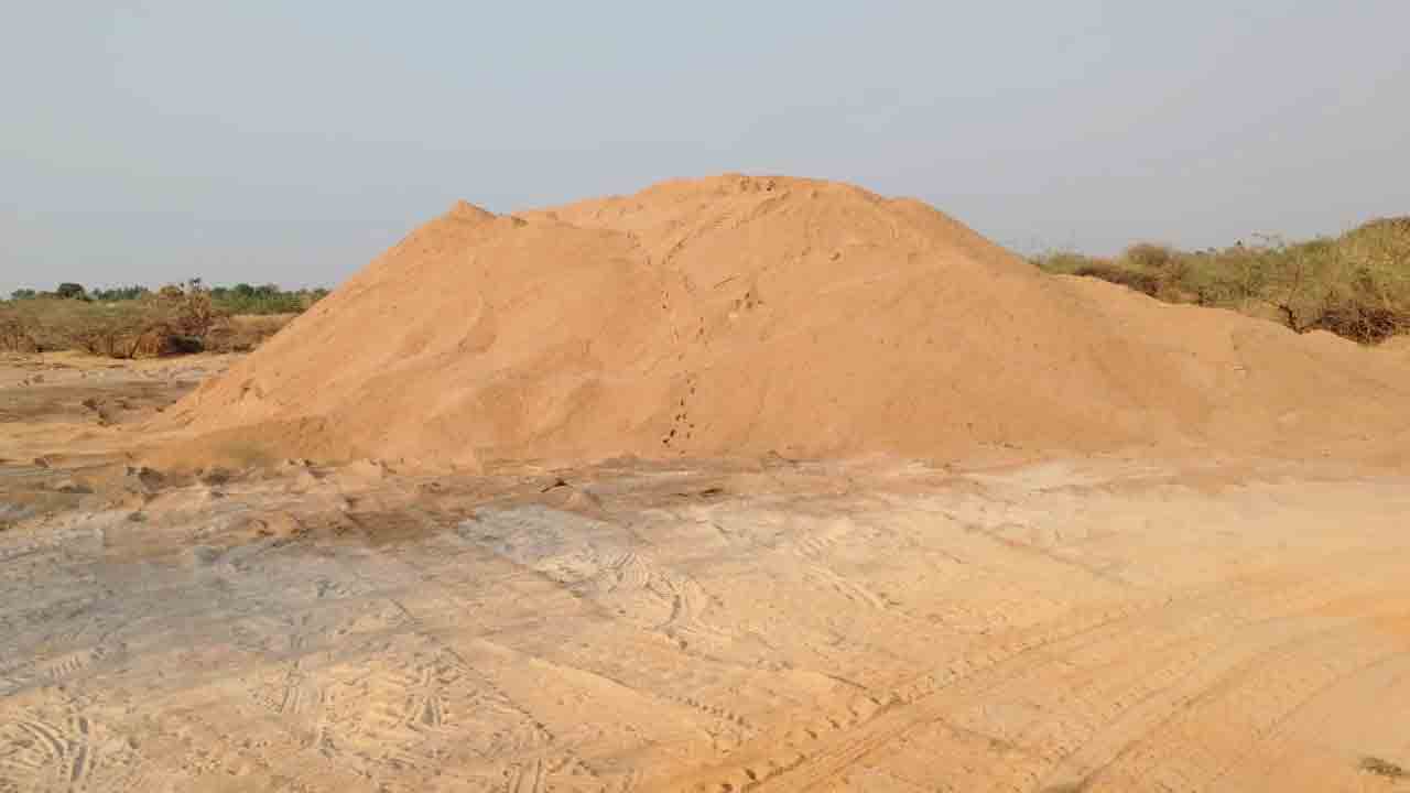 తవ్వేస్తాం.. దోచేస్తాం..!