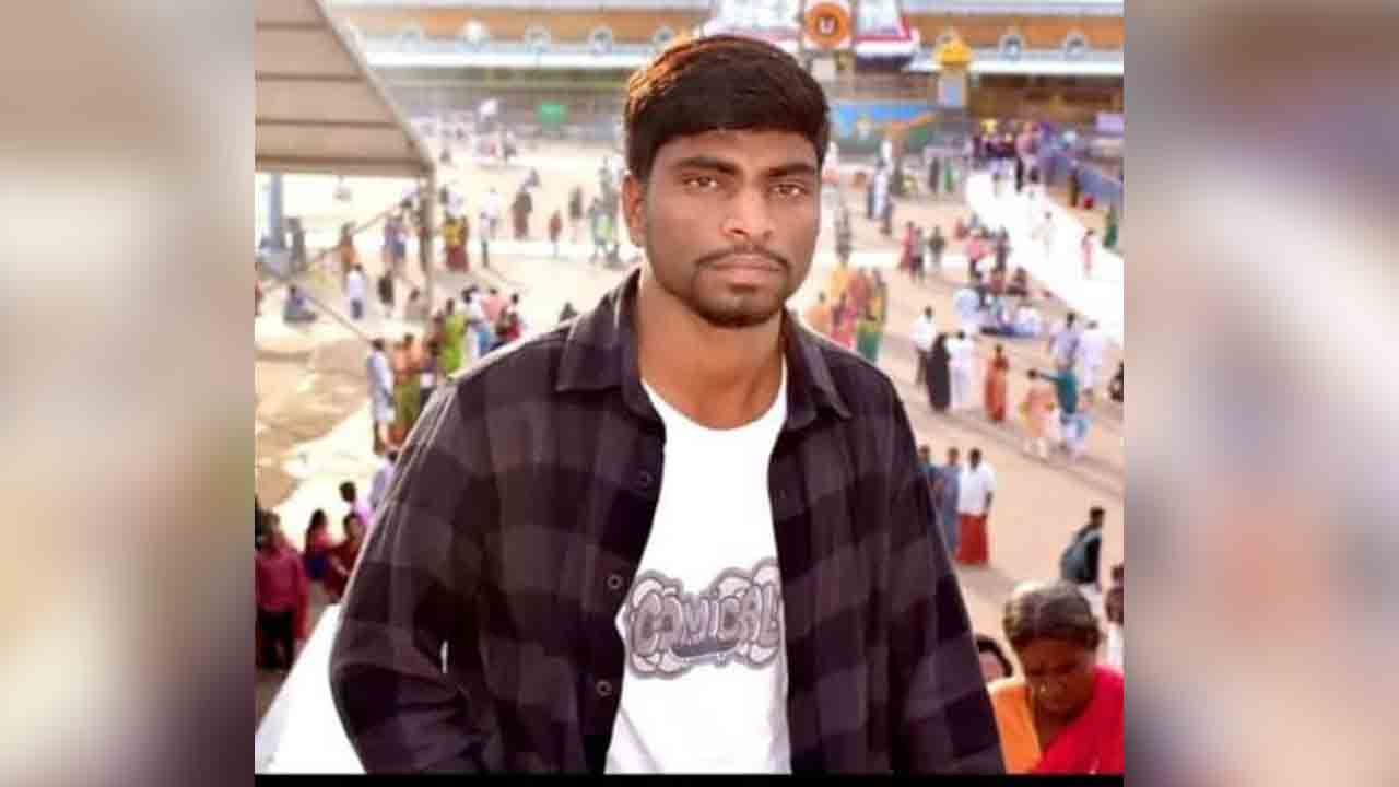 బైక్‌ను ఢీకొన్న లారీ : ఇద్దరి మృతి