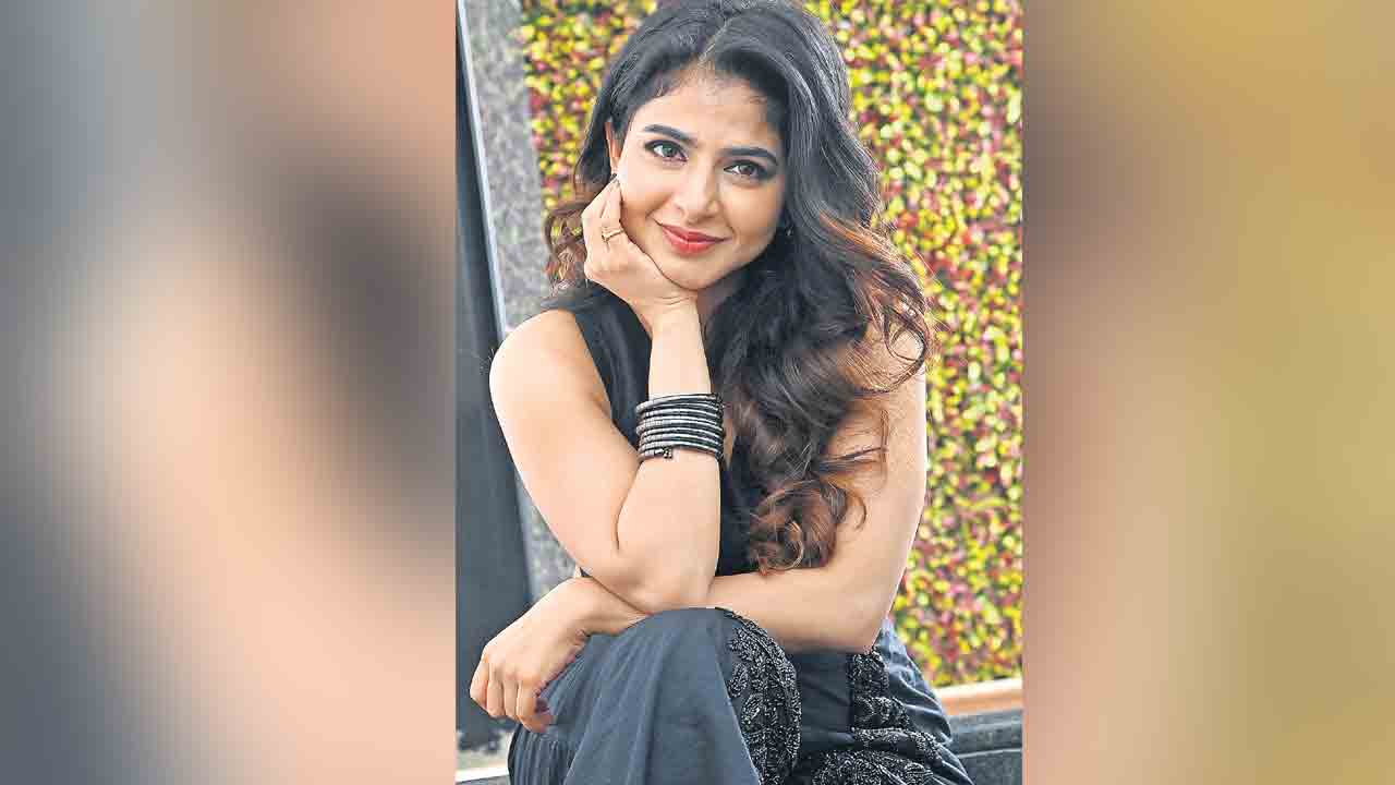 చీరకట్టులోనే అసలైన అందం