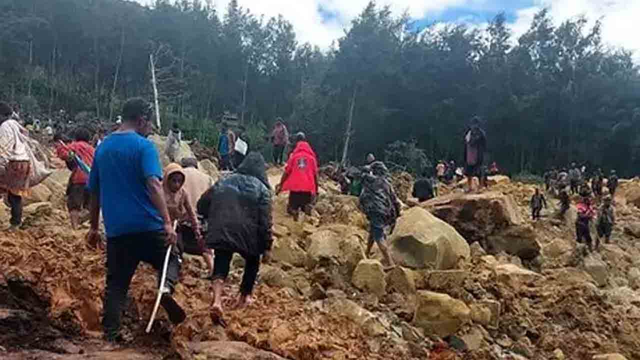 2 వేల మంది సజీవ సమాధి!