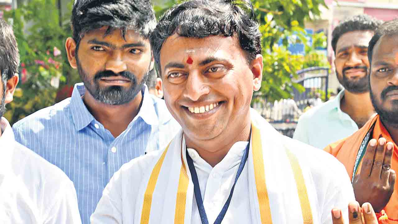 బ్లాక్‌మెయిల్‌ రాజకీయాలకు తావులేదు