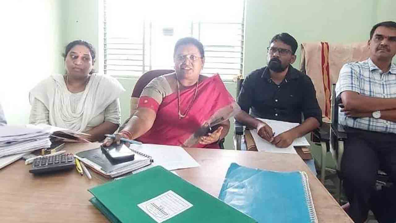 ఎరువులు, విత్తనాలు పుష్కలం