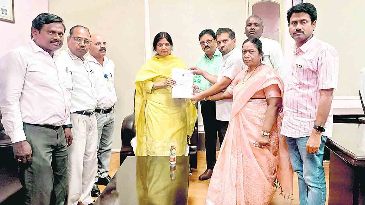 అందరి సహకారంతో యూనివర్సిటీ అభివృద్ధి