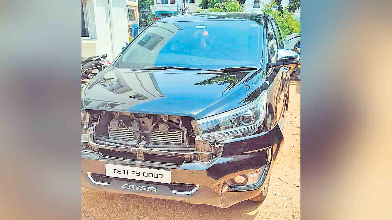 మత్తులో డ్రైవింగ్‌.. ఇద్దరికి గాయాలు