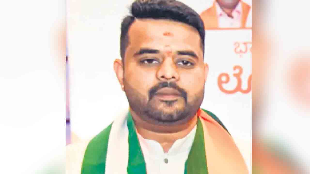 ప్రజ్వల్‌కు సమన్లు