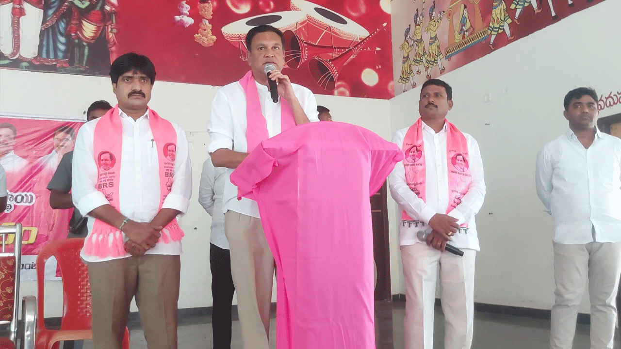 కార్యకర్తలు పల్లెల్లో పర్యటించాలి