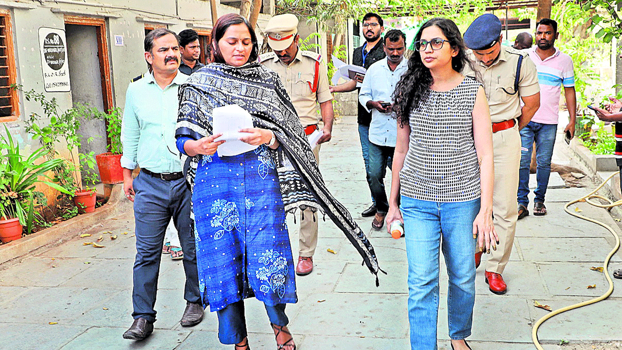 సమస్యాత్మక కేంద్రాలపై దృష్టి పెట్టాలి