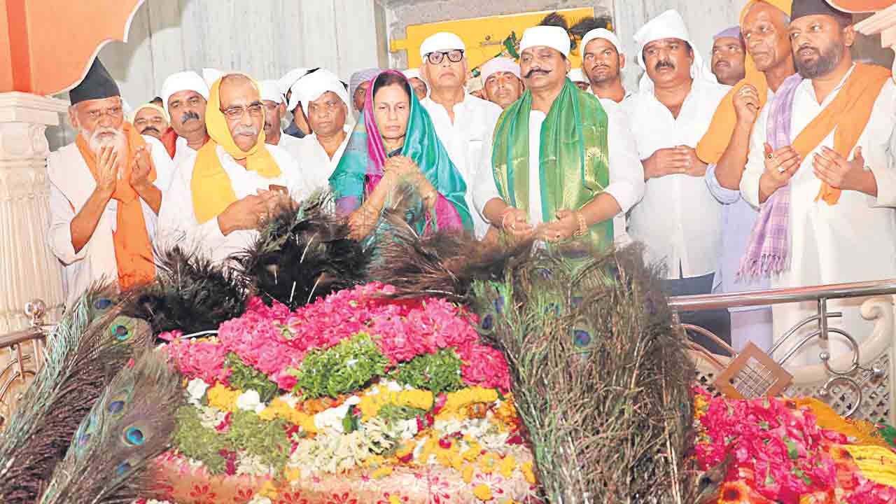 కాంగ్రెస్‌కు గుణపాఠం చెప్పాలి