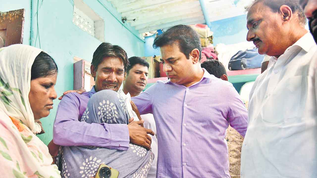 మృతుల కుటుంబాలకు పది లక్షల పరిహారం ఇవ్వాలి