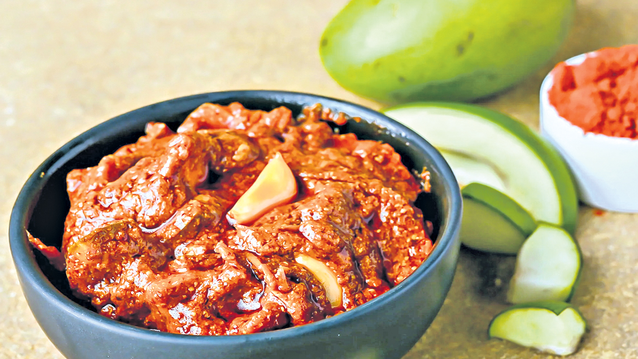 Mango Pickle | ఆవకాయ పురాణం.. ఇదొక్కటి ఉంటే ఏడాదంతా పచ్చడి మెతుకులు తినే బతికేయొచ్చు!