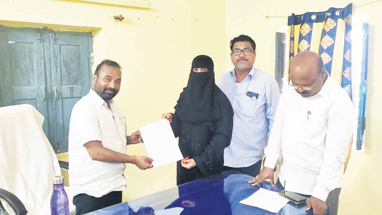 మున్సిపల్‌ చైర్మన్‌పై కౌన్సిలర్‌ అసంతృప్తి