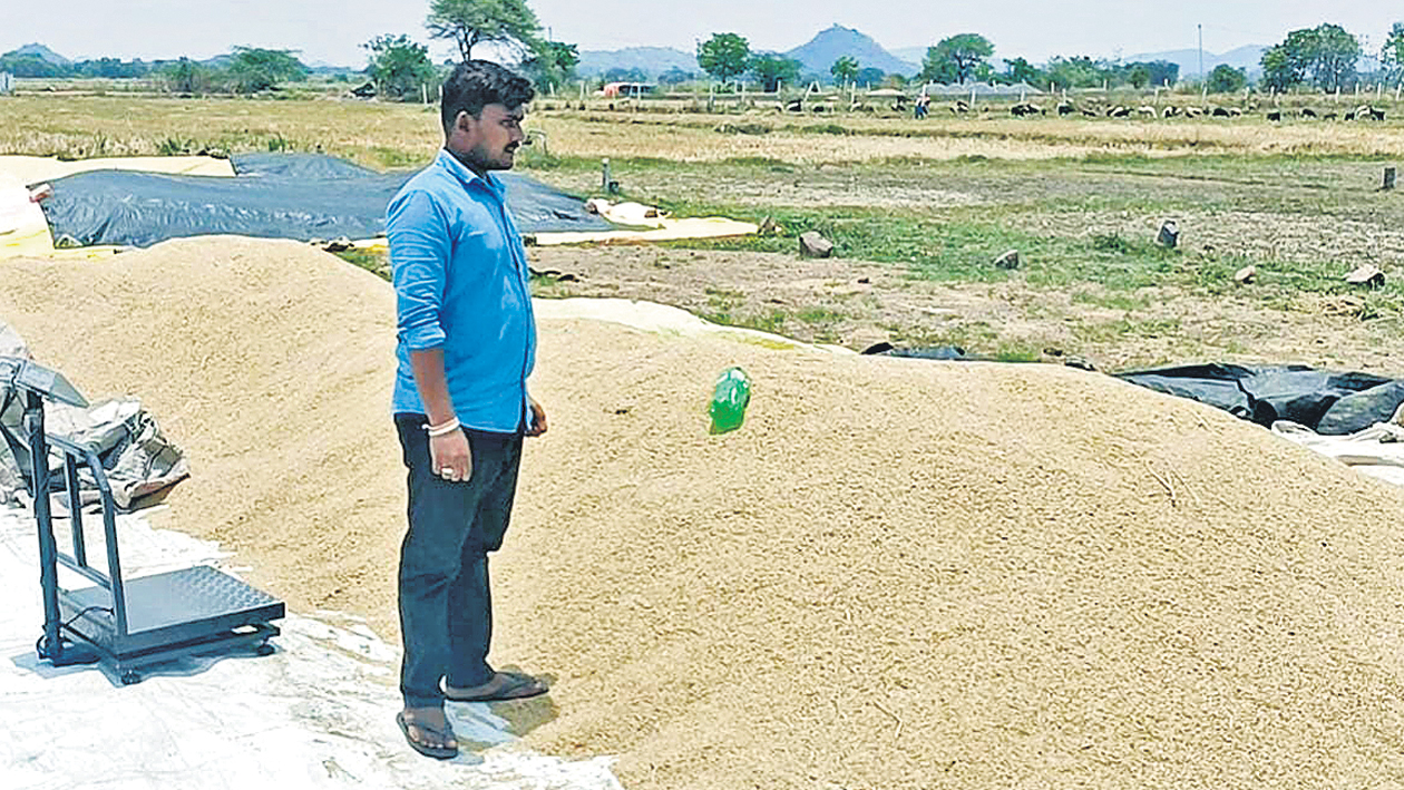 వడ్లు కొనక 27 రోజులైంది..