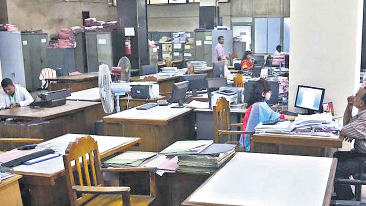 జూన్‌లో భారీగా బదిలీలు!