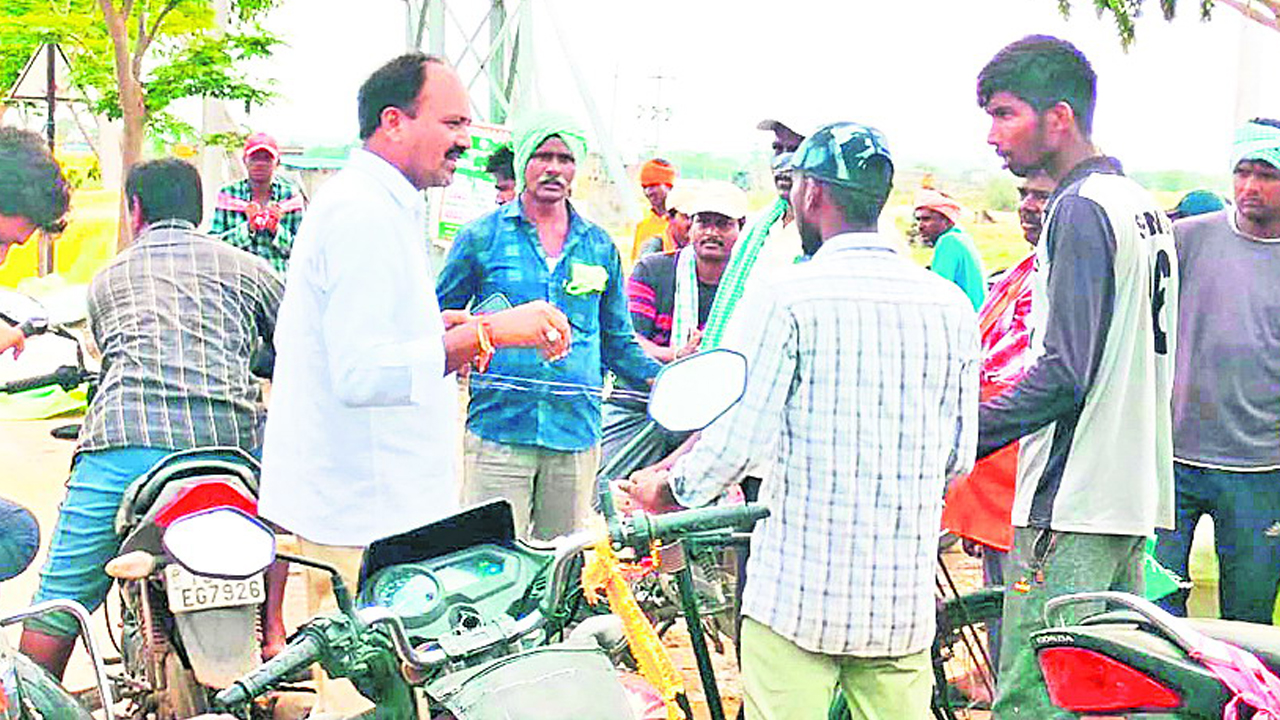 ధాన్యాన్ని మిల్లుకు తరలించరా?