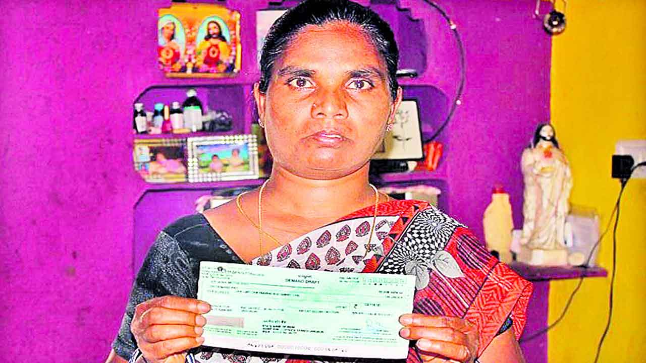 కల్యాణలక్ష్మి చెక్కు బౌన్స్