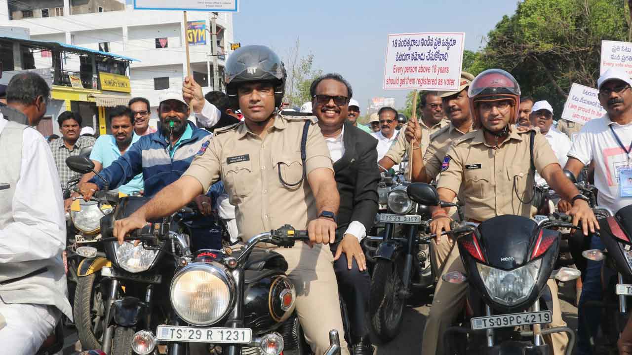 ప్రతి ఒక్కరూ ఓటు హక్కు వినియోగించుకోవాలి