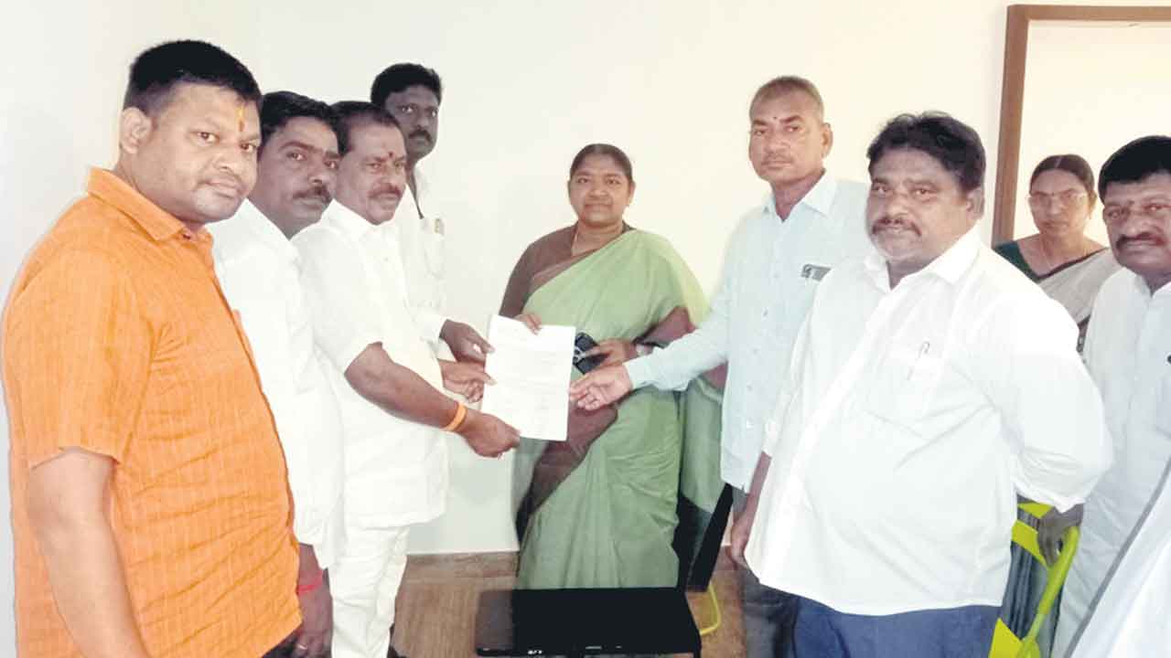 అంతర్గత బదిలీల్లో రాజకీయం