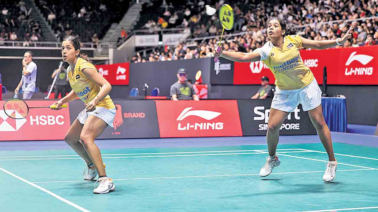 త్రిసా, గాయత్రి జోడీ సంచలనం