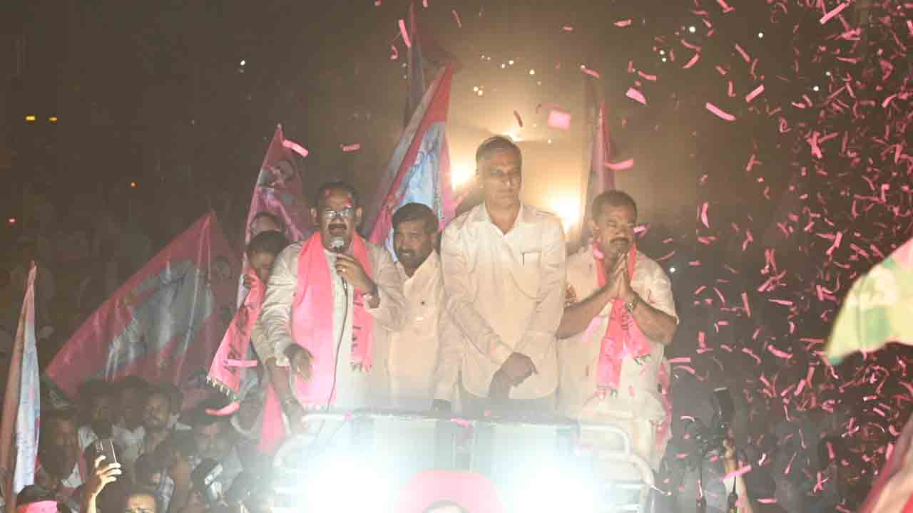 బీఆర్‌ఎస్‌ రోడ్‌ షోకు బ్రహ్మరథం