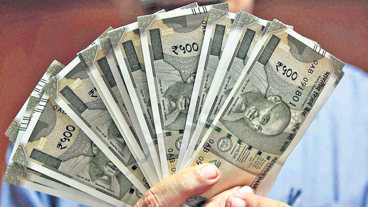ఇంకా పాత పింఛన్లే హామీ అమలెప్పుడో