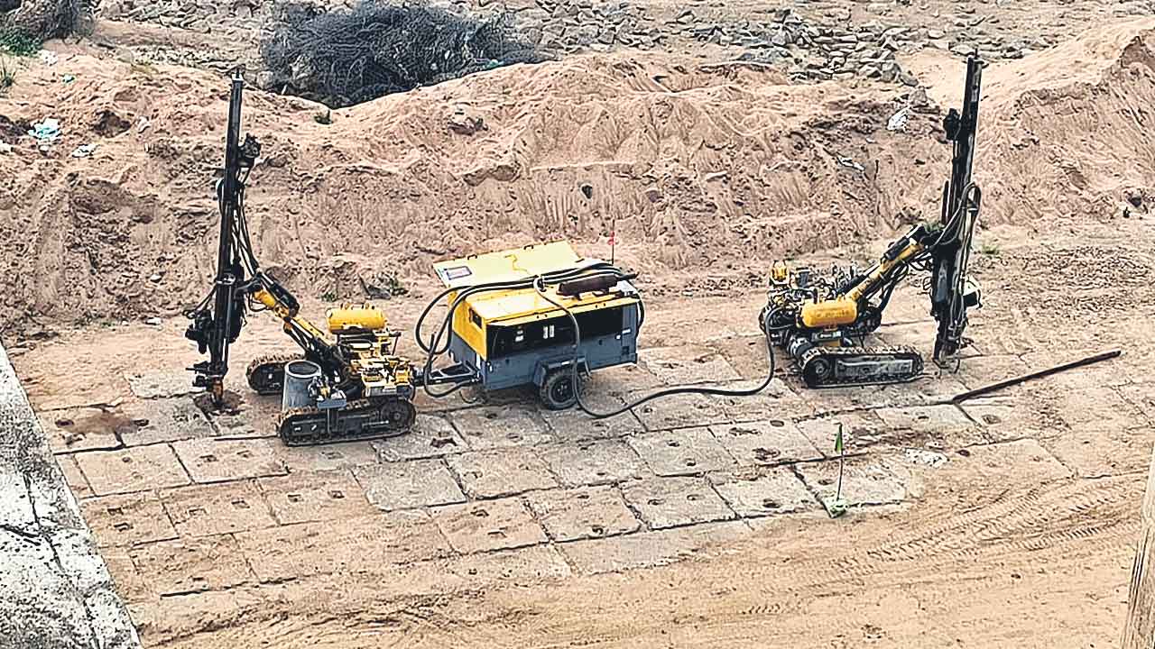 ‘మేడిగడ్డ’లో గ్రౌటింగ్‌ పనులకు సిద్ధం