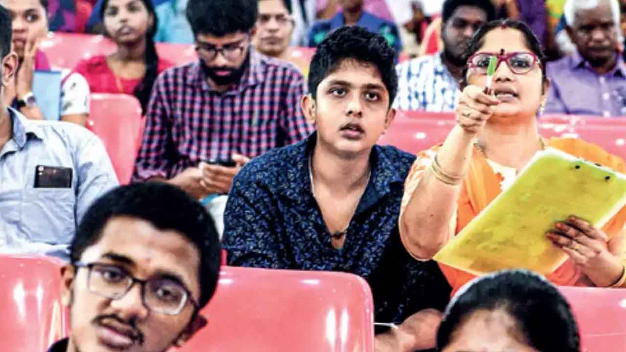 సెప్టెంబర్‌ 15లోపే బీటెక్‌ ఫస్టియర్‌క్లాసులు