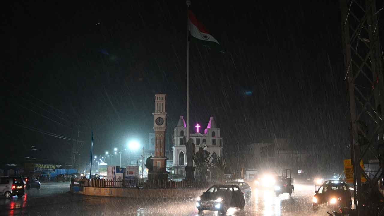 దంచికొట్టిన వాన