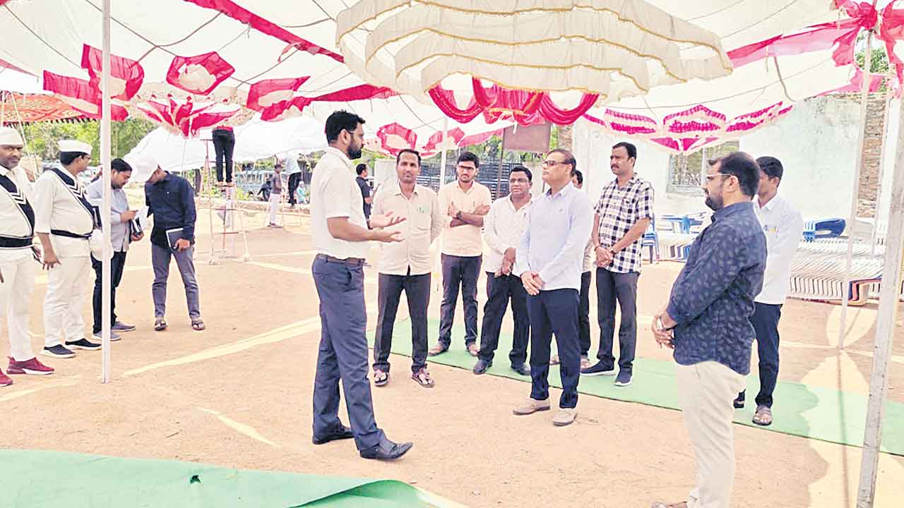 పోలింగ్‌కు ఏర్పాట్లు పూర్తి కలెక్టర్‌ జితేశ్‌ వీ పాటిల్‌