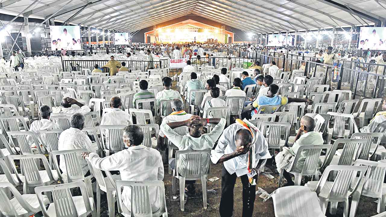 Jana Jatara Sabha | తుస్సుమన్న జనజాతర సభలు.. జనం లేక కాంగ్రెస్‌ మీటింగ్‌లు వెలవెల