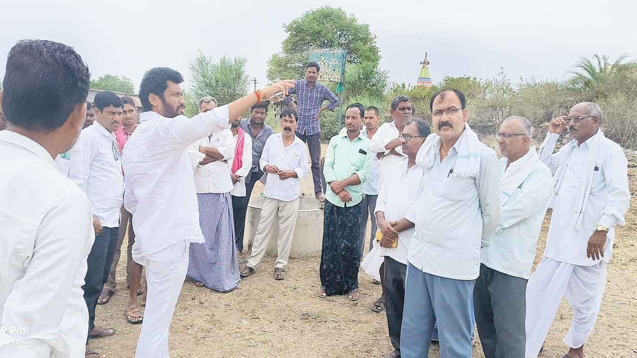 సబ్‌ స్టేషన్‌ నిర్మాణ స్థల పరిశీలన